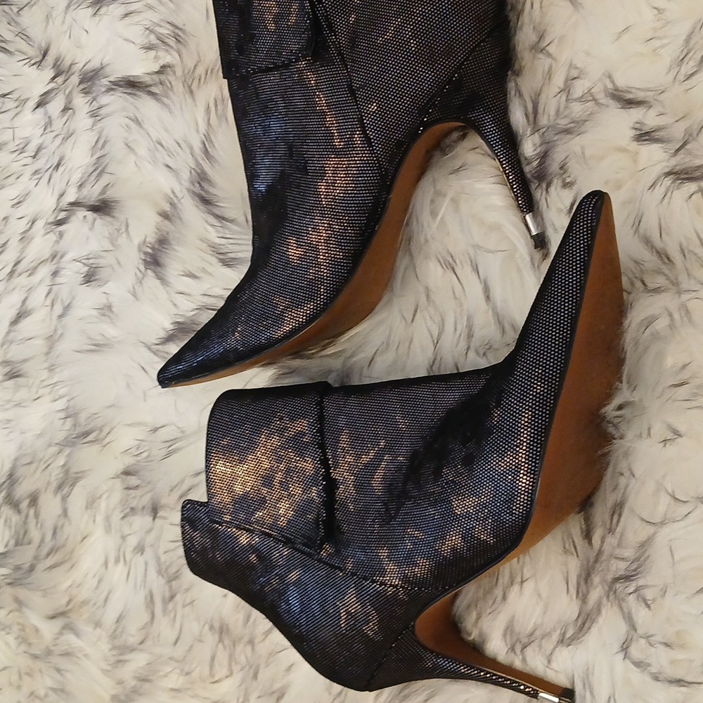 Shoes - Picture 2 of 4